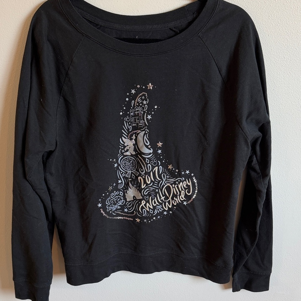 Exclusive 2017 Walt Disney World Black Sweatshirt – Size XL